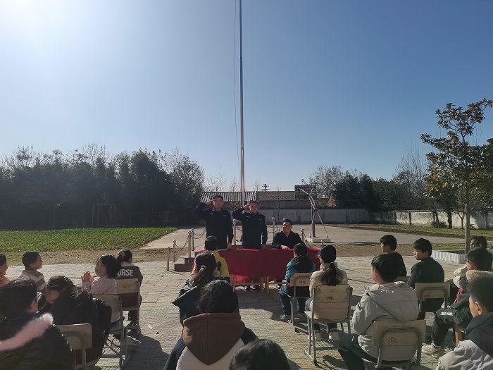 法治护航成长 安全浸润校园