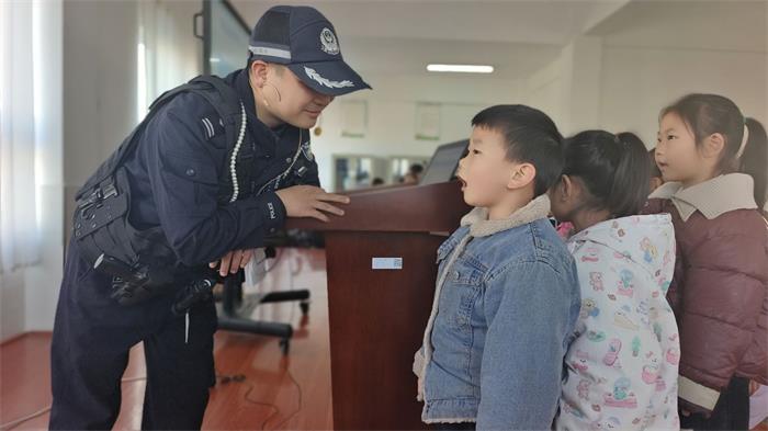 法治护成长，安全伴童行 ——窑湾镇王楼幼儿园法治副校长进校园活动
