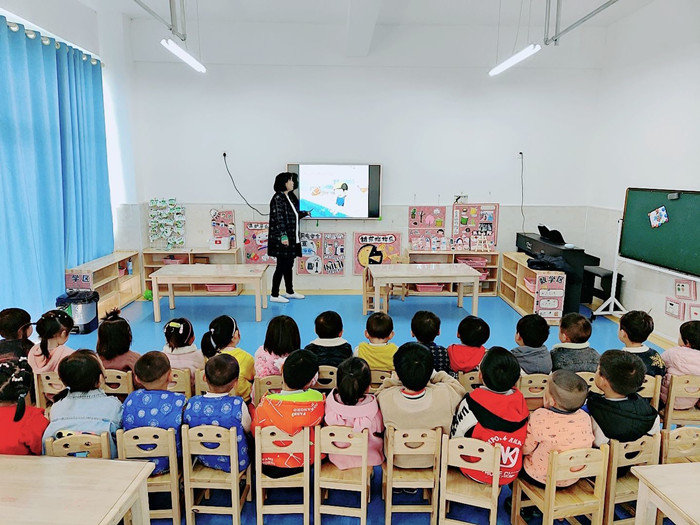 阿湖镇鸣九幼儿园防溺水安全教育活动